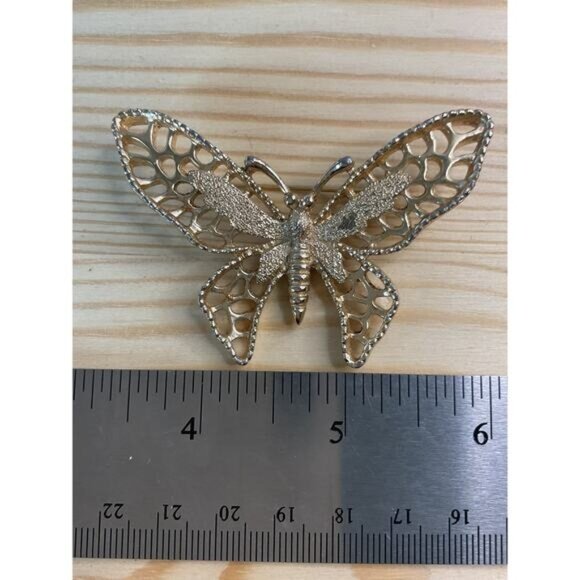 Vintage Sarah Cov Gold-Tone Butterfly Brooch Pin Filigree Design Signed Jewelry - Picture 4 of 5